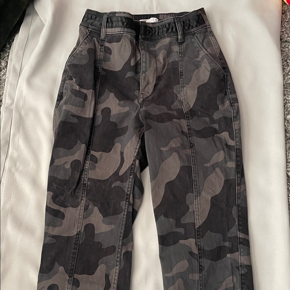 Hollister Women's Black Camouflage High Rise Jeans